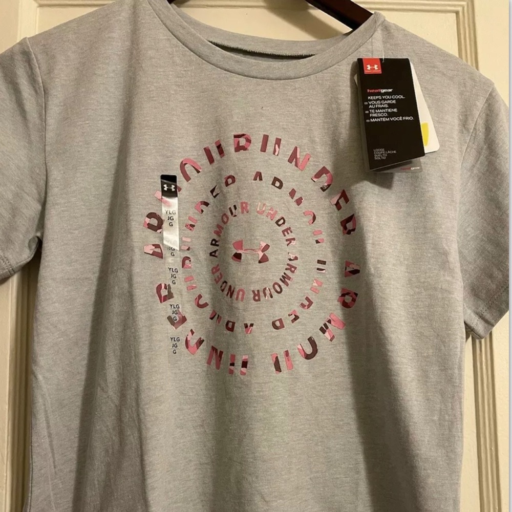 Under Armour Girls Tee with pink camouflage logo